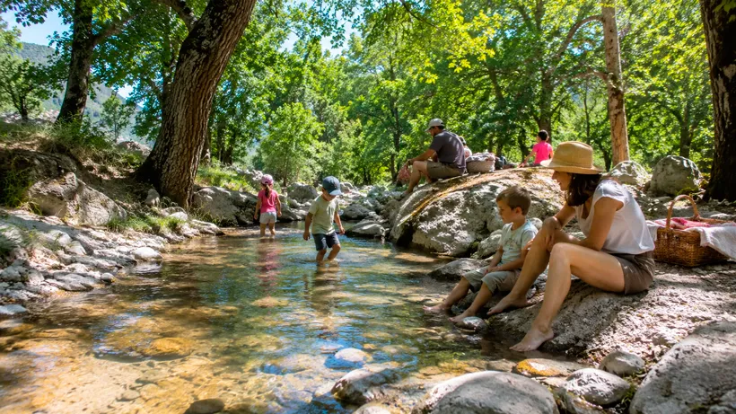 escapadas de senderismo en verano con niños cerca de Madrid